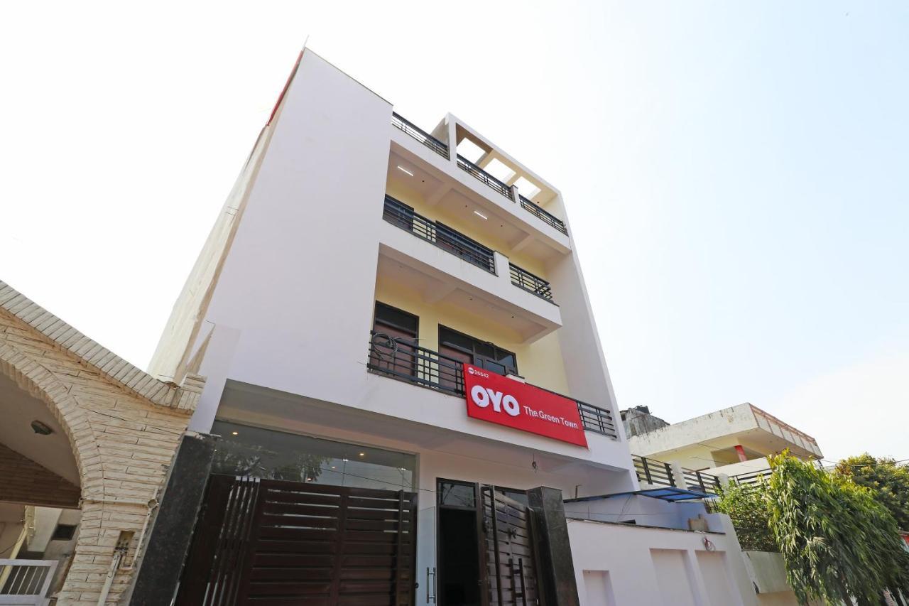 Capital O Hotel Royal Inn Near Gomti Riverfront Park Lucknow Exterior photo