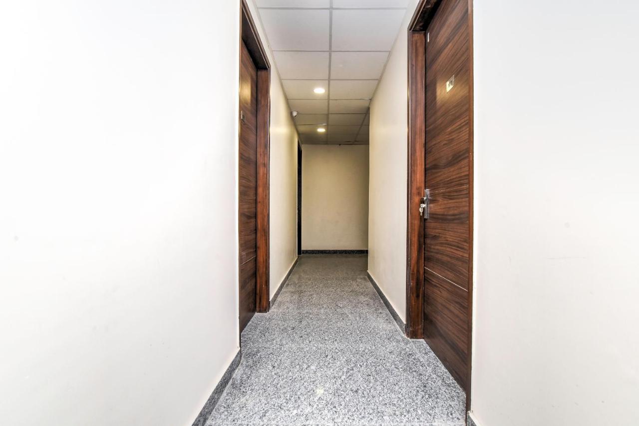Capital O Hotel Royal Inn Near Gomti Riverfront Park Lucknow Exterior photo